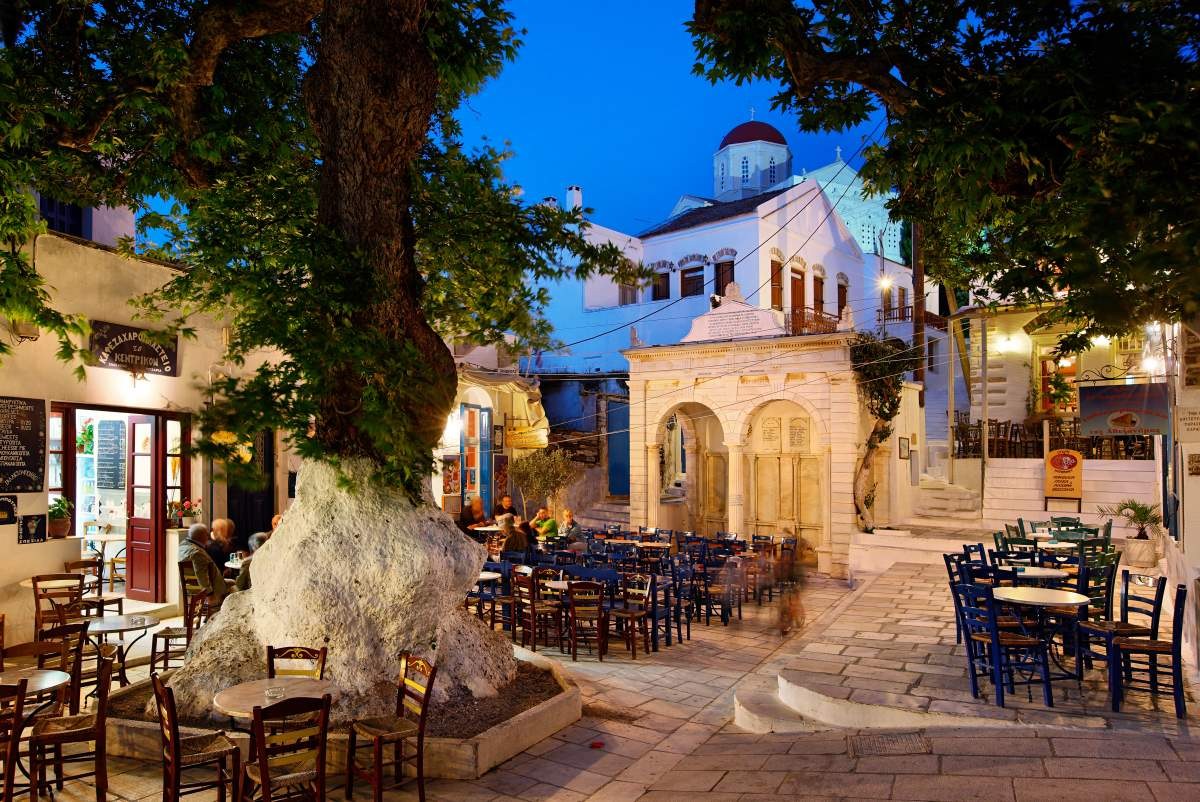 Τήνος χωριό Πύργος και πλατεία Πλάτανος