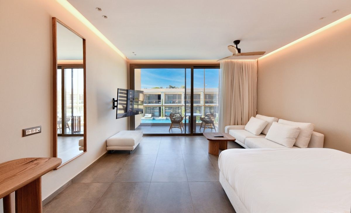 Οι Pool View Suites του pearl island Chios