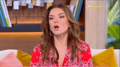 Η Βάσω Λαδσακράκη στον καναπέ του mega