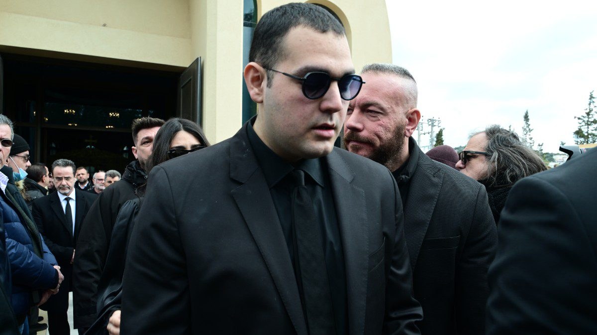 Ο Χρίστος Κούγιας στην κηδεία του πατέρα του