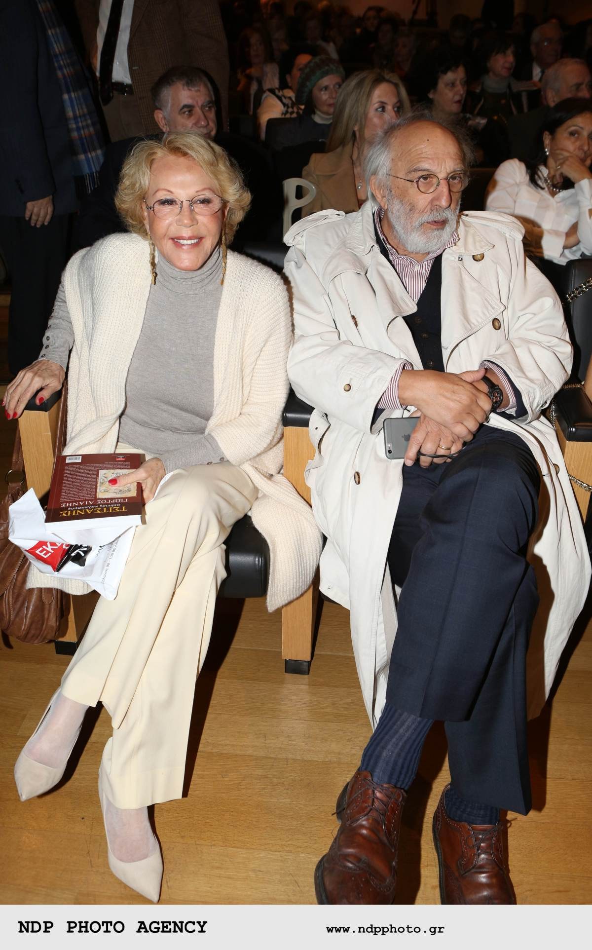 Αλέξανδρος Λυκουρέζος, Ζωή Λάσκαρη