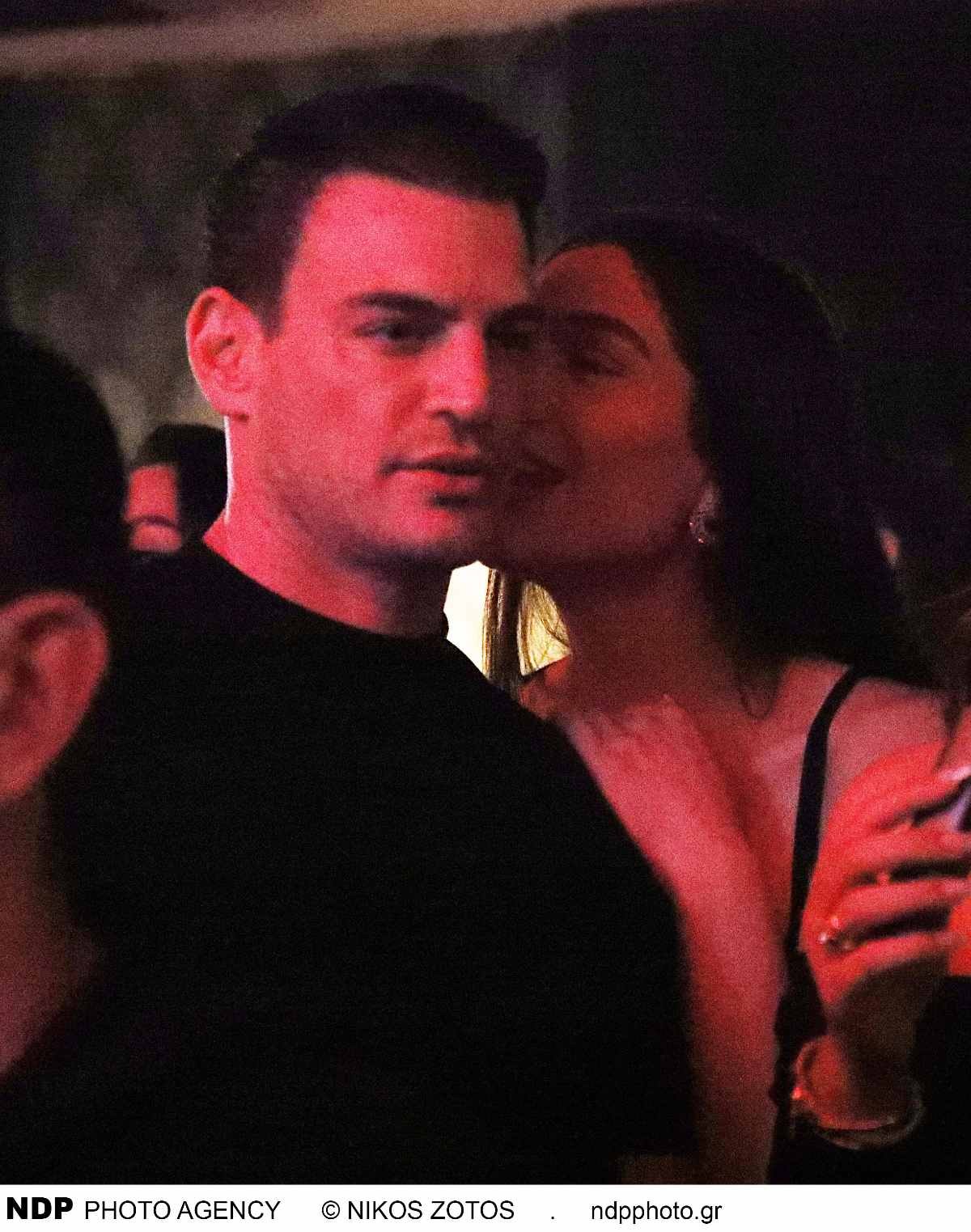 Η Μελίνα Νικολαΐδη και ο Δημήτρης Φιντιρίκος στα μπουζούκια