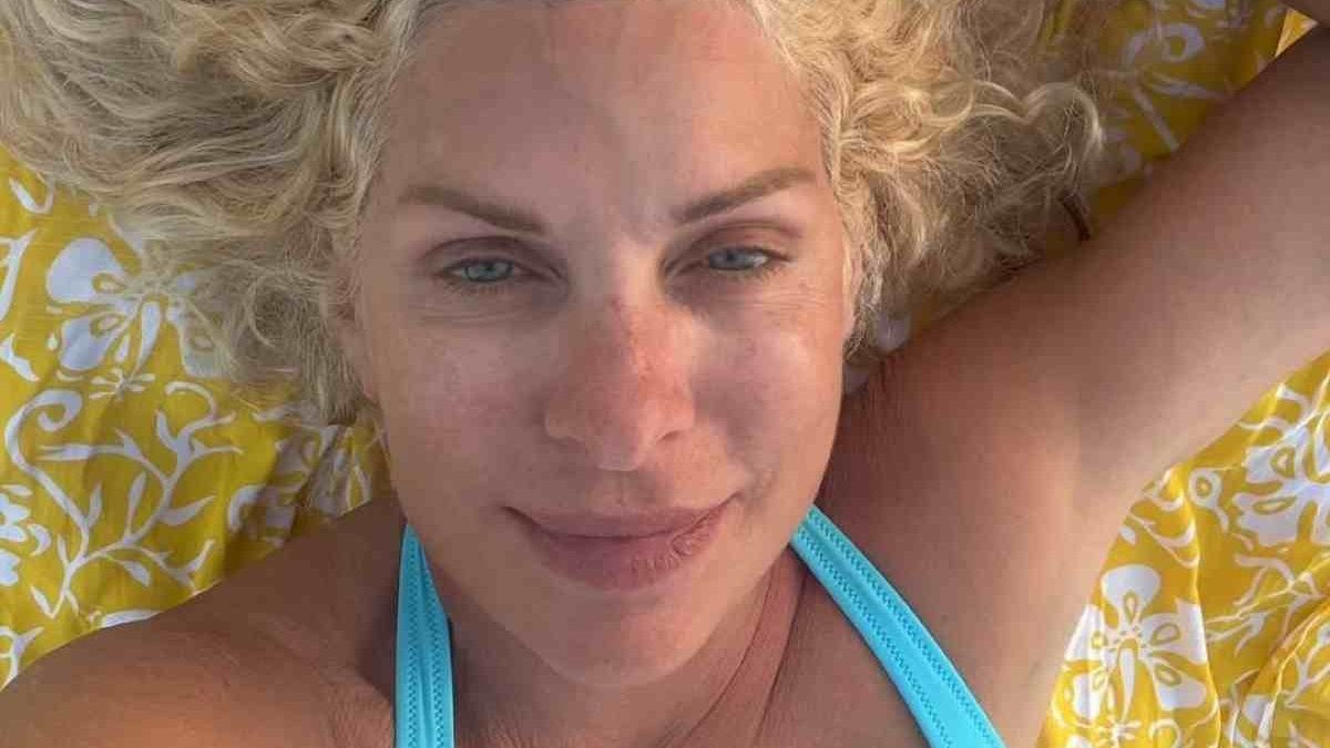 Η Ελένη Μενεγάκη στις Μαλβίδες