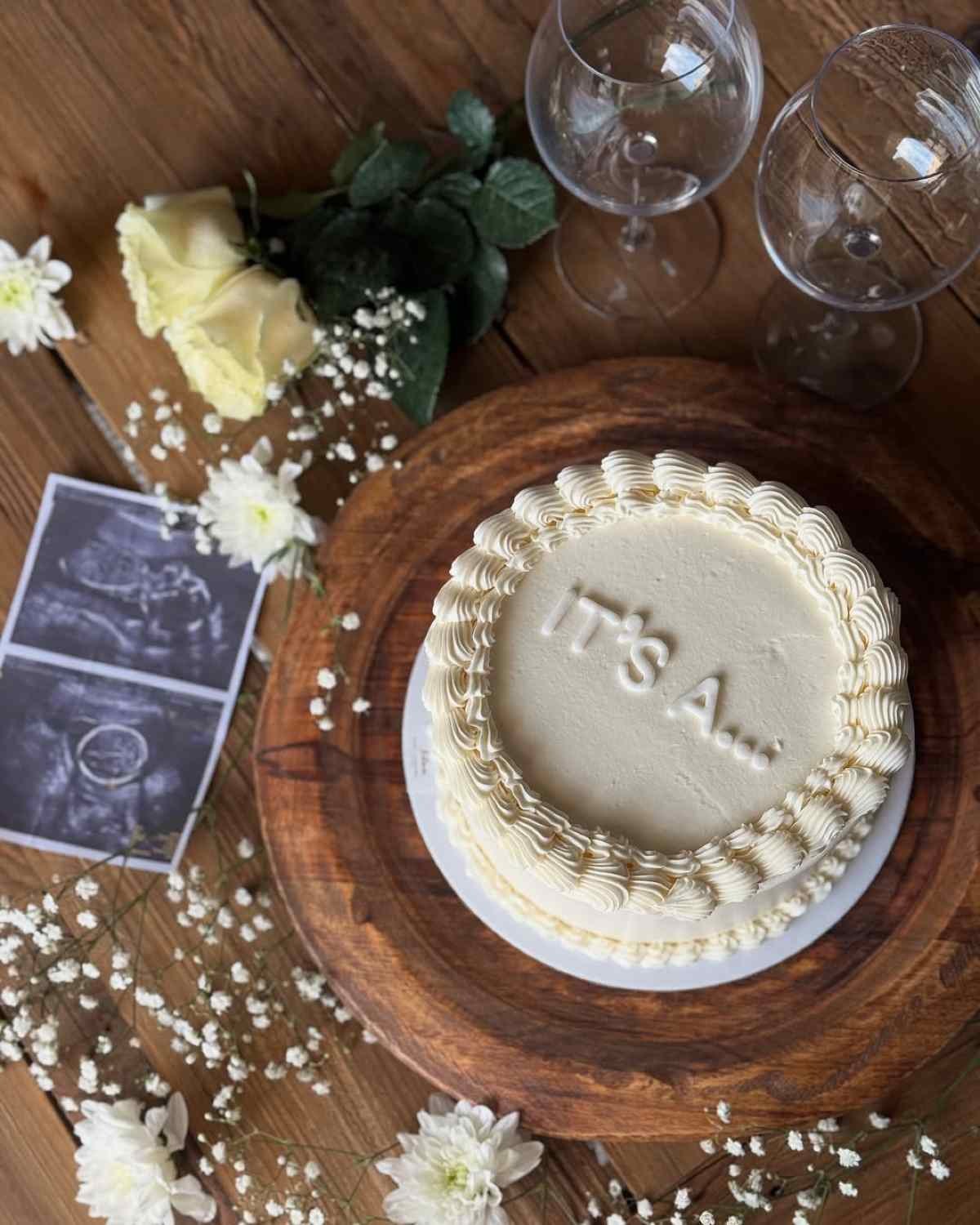 Η τούρτα από το gender reveal της Ευρυδίκης Βαλαβάνη