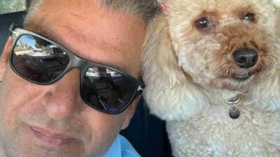 Ο Γιώργος Λιάγκας μαζί με τη σκυλίτσα του