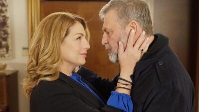 Γη της ελιάς Αθηνά Τζον