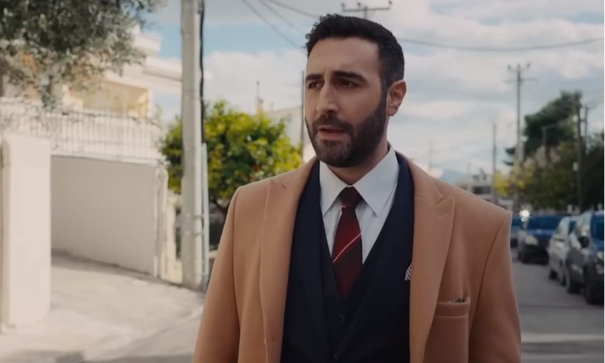 Η γη της ελιάς: Ο Αποστόλης δολοφόνος - Πατάει τα παιδιά της Άννας με το αμάξι του