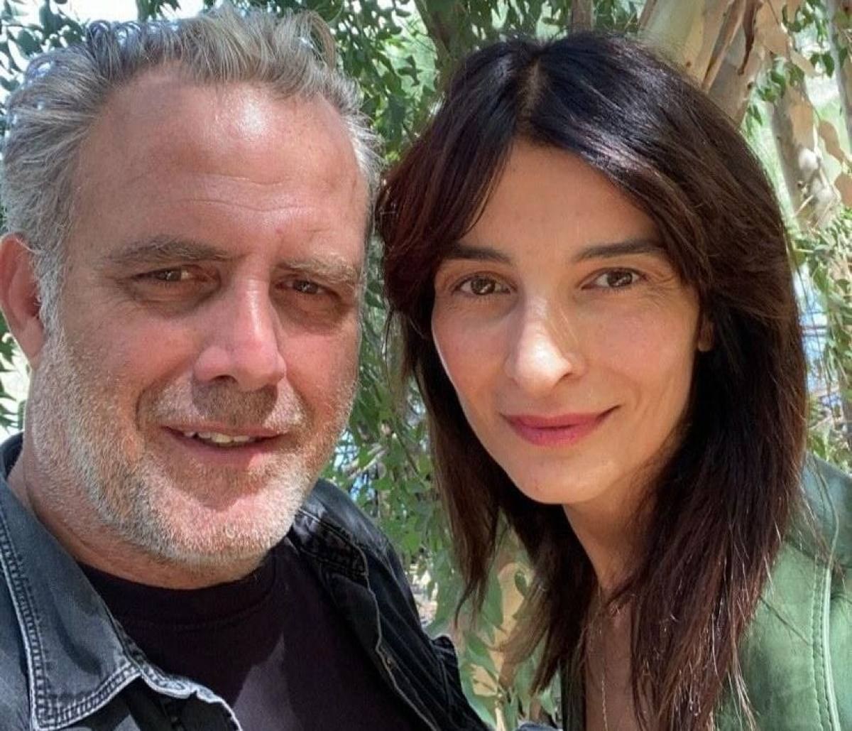 Η γη της ελιάς: Η Ιουλία πετάει στο δρόμο τον Στάθη και του παίρνει το παιδί