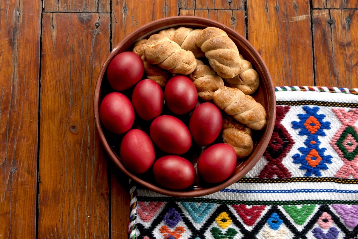 πασχαλινά αυγά και κουλουράκια