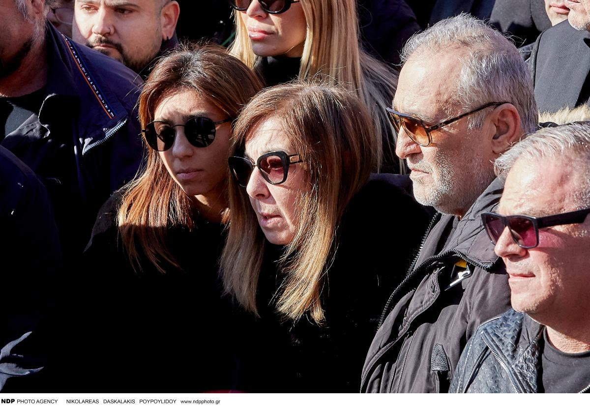 Η σύζυγος και η κόρη του Βασίλη Καρρά
