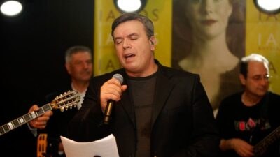 Ο Μανώλης Λιδάκης