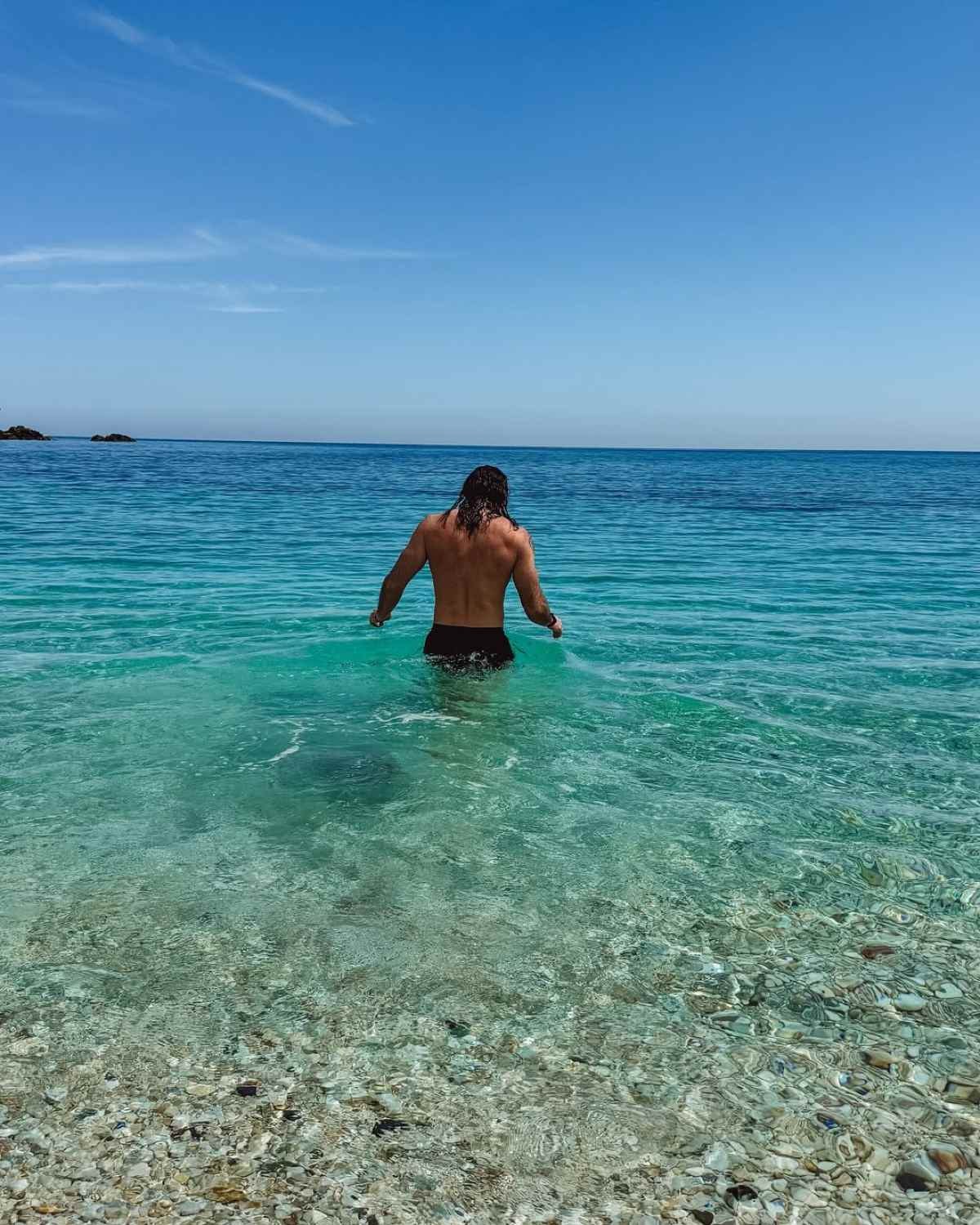 Ο Γρηγόρης Μόργκαν στην παραλία