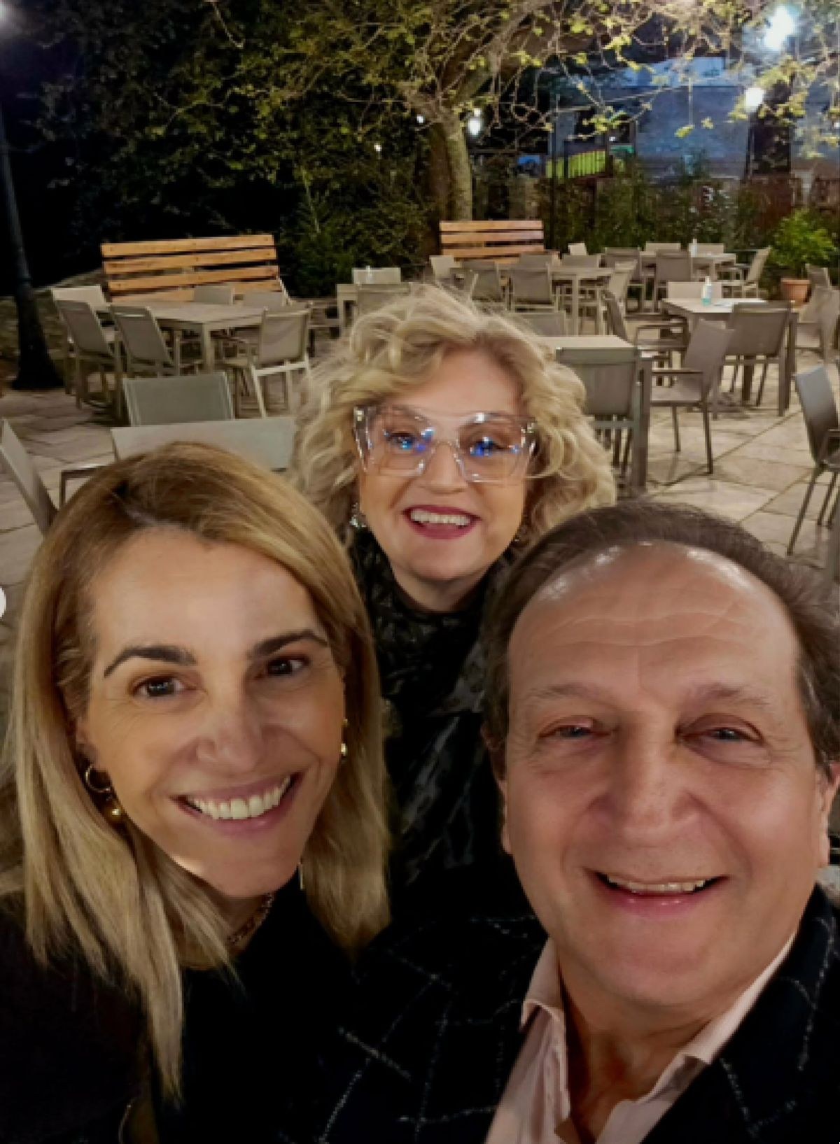 Ο Σπύρος Μπιμπίλας, η Ηρώ Μανέ και η Τζένη Μπότση