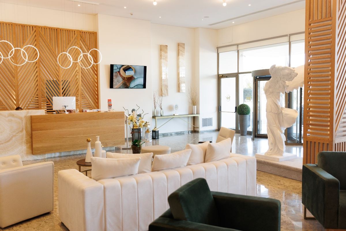 Η εντυπωσιακή reception του my way hotel