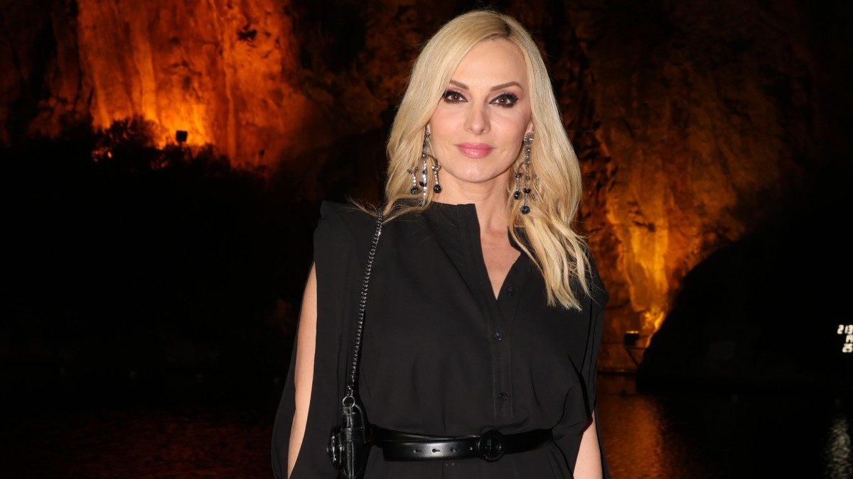 Η Πέγκυ Ζήνα σε έξοδό της
