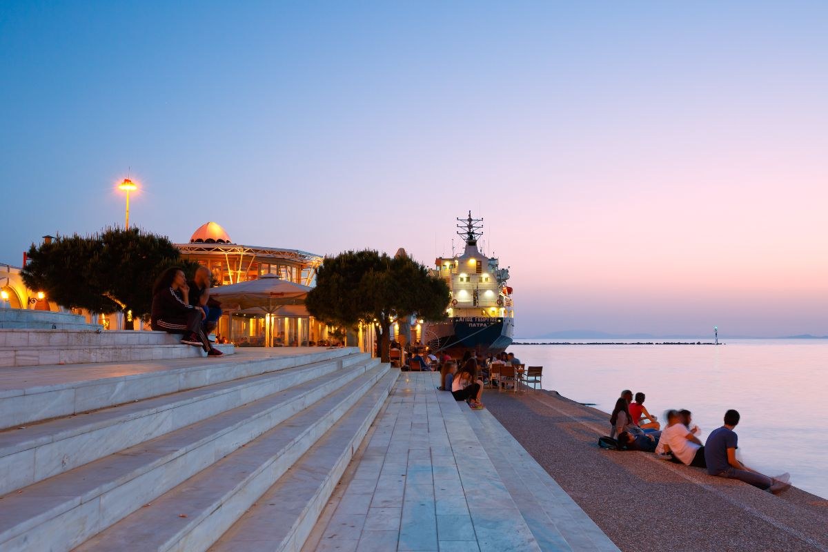 με θέα τη θάλασσα