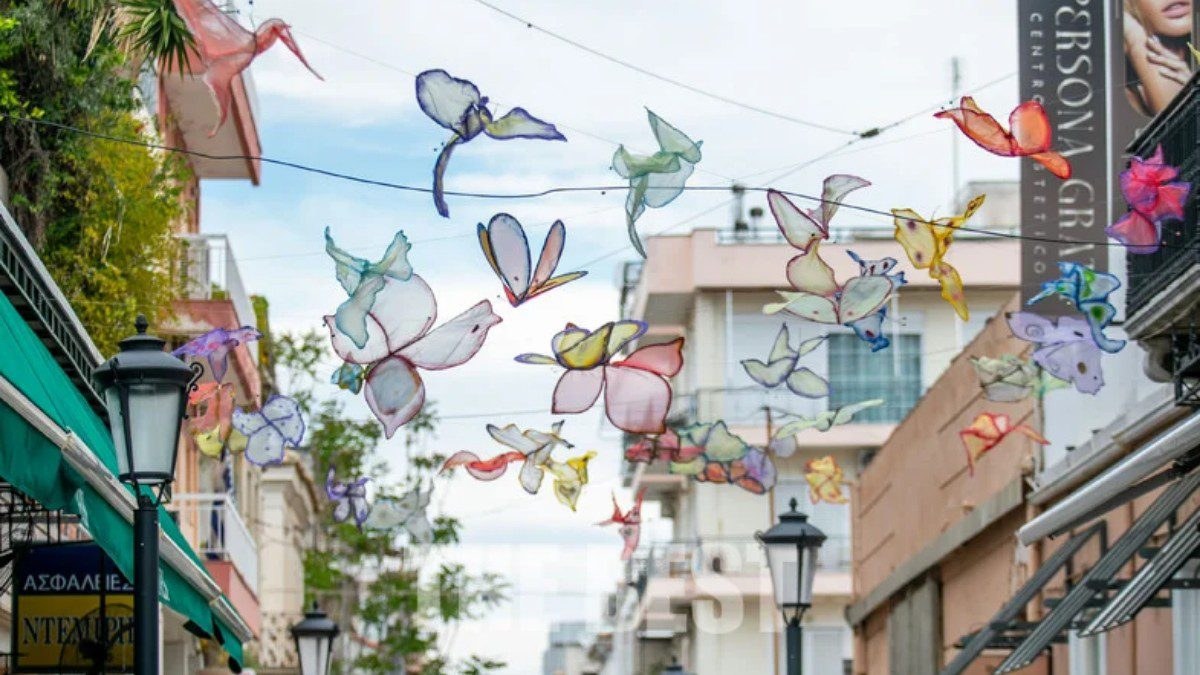 δρόμος στην Κρήτη γεμάτος πεταλούδες