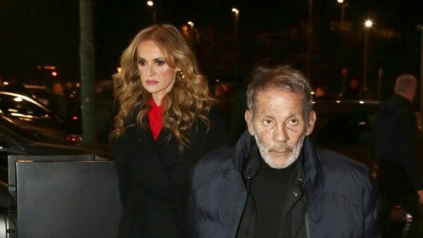 Ξαρχάκος & Σαΐα: 10 χρόνια γάμου - Οι φωτογραφίες από το ζεϊμπέκικο στο γλέντι και το ρομαντικό νυφικό