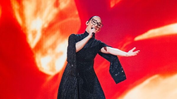 Η Klavdia στη σκηνή της Eurovision