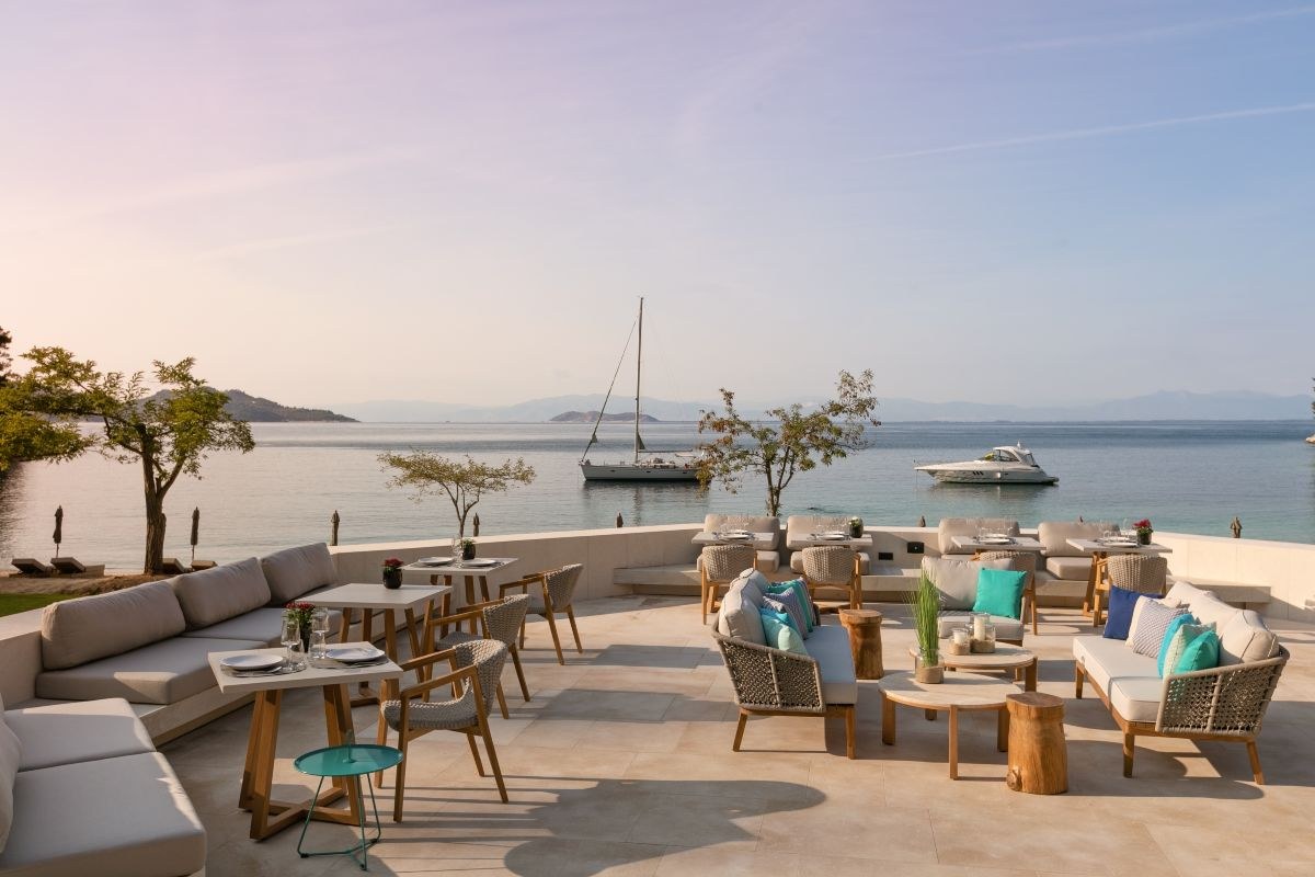 Το υπέροχο εστιατόριο του Vathi Cove