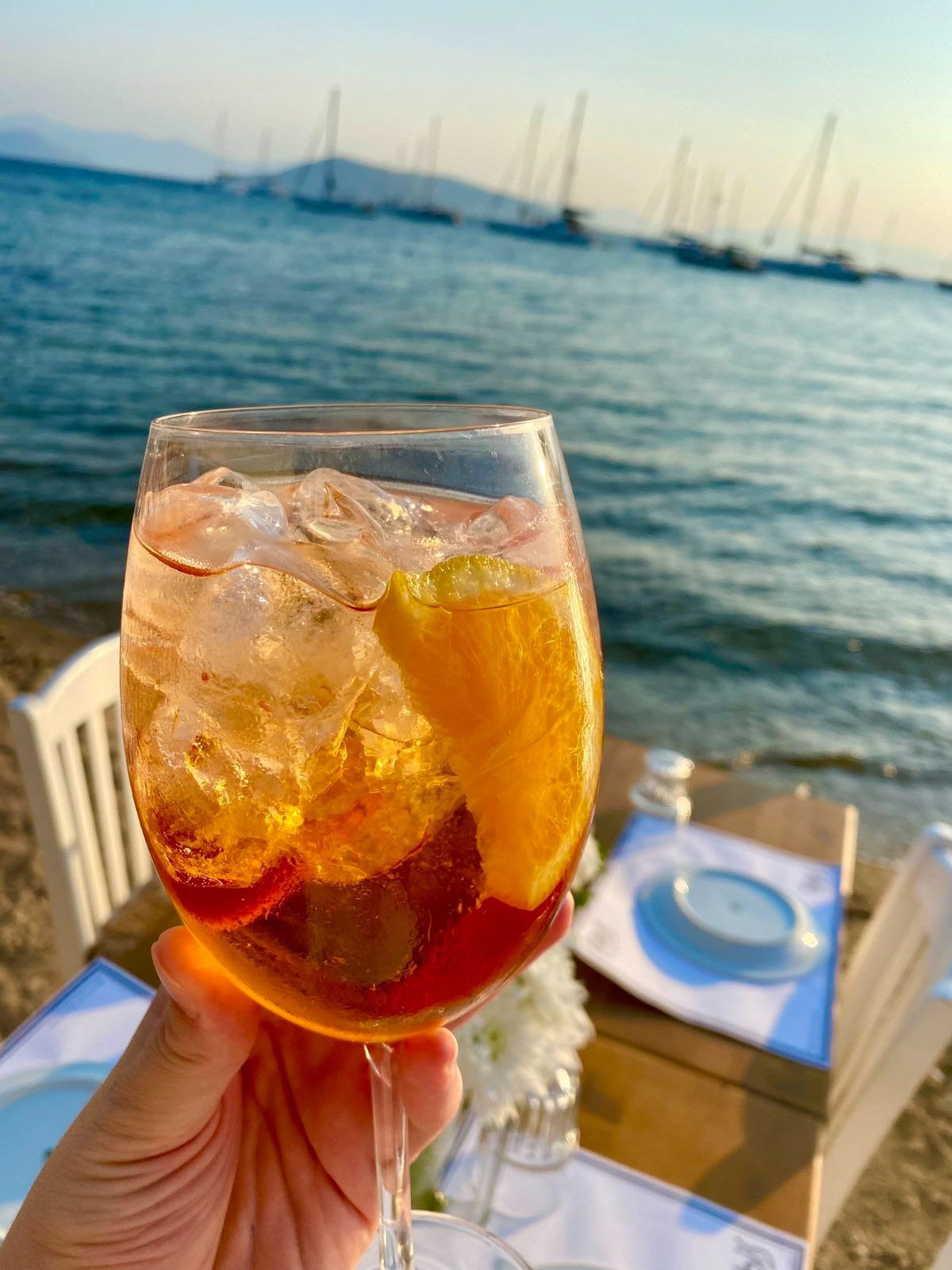 Aperol με θεά τη θάλασσα