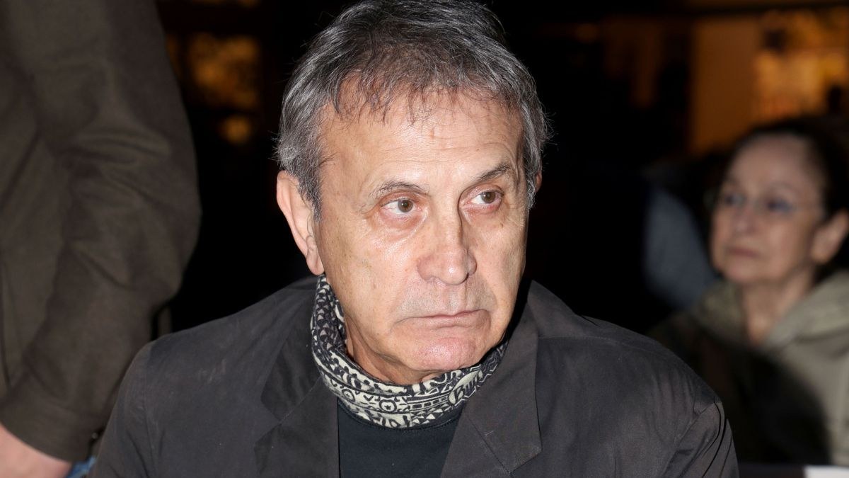 Ο Γιώργος Νταλάρας σε δημόσια εμφάνισή του