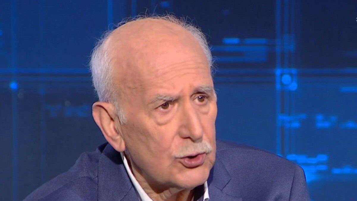 Ο Γιώργος Παπαδάκης στο πλατό της εκπομπής Ενώπιος Ενωπίω