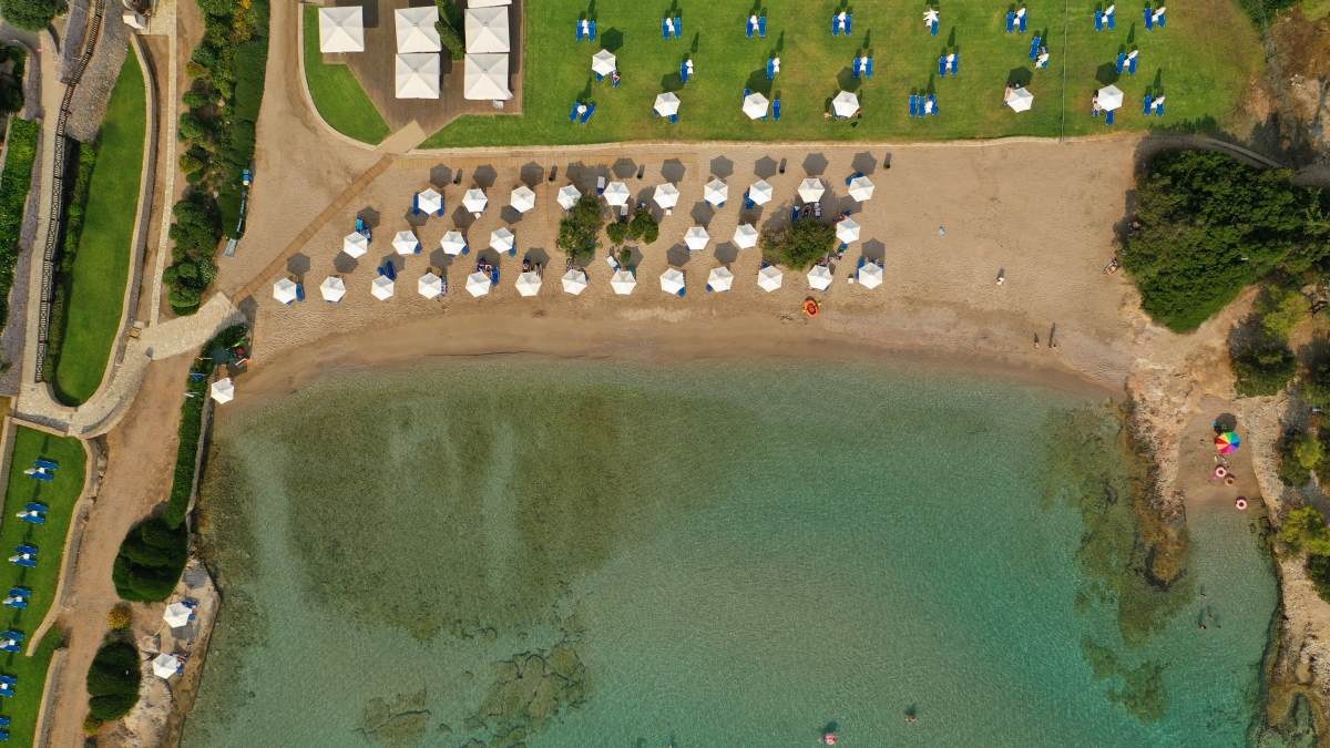 Η παραλία Χηνίτσα στο Πόρτο Χέλι
