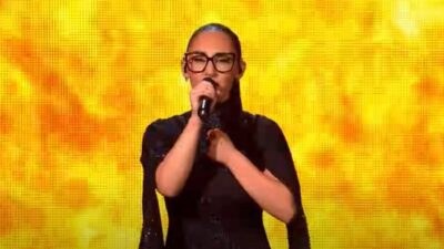 Η Klavdia στη σκηνή της Eurovision