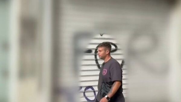 Ο Αλέξανδρος Κοψιάλης λίγο πριν φτάσει στο δικαστήριο