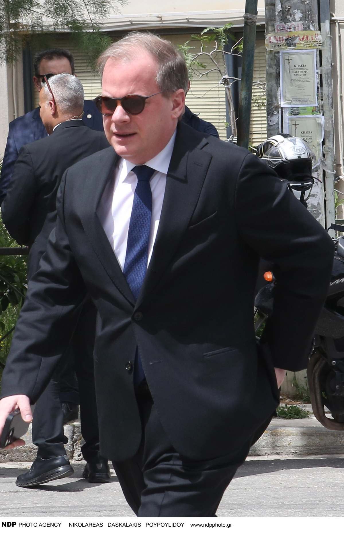 Ο Κώστας Καραμανλής στην κηδεία του Πέτρου Μολυβιάτη