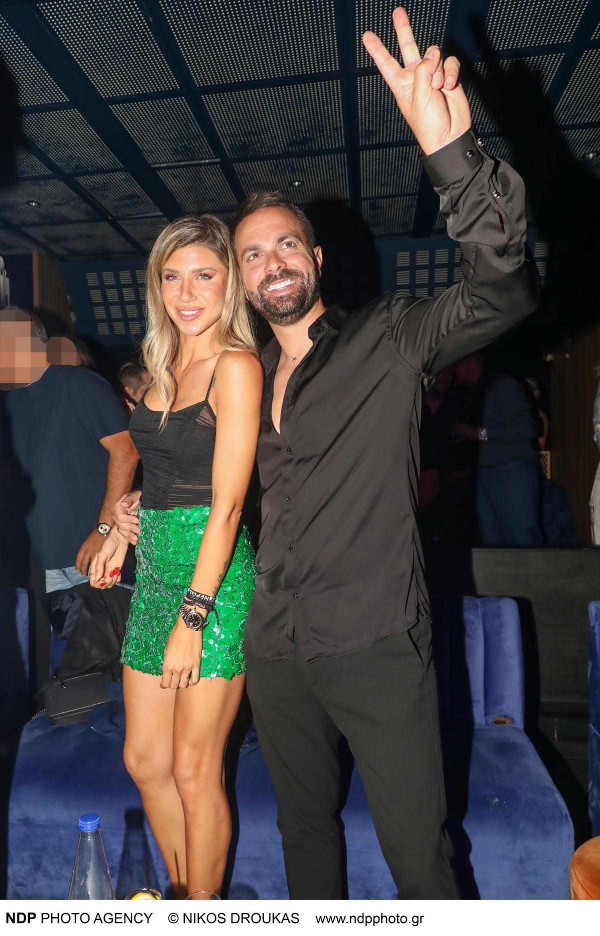 Η Αναστασία Δεληγιάννη και ο Ηλίας Βρεττός αγκαλιά στα μπουζούκια