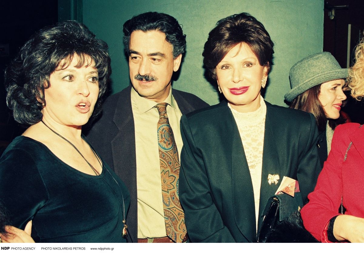 13-12-1995 Επίσημη πρεμιέρα Θέατρο Μπρόντγουαιη.Μάρθα Καραγιάννη-Νίκος Γαλανός-Ρίκα Διαυλυνά