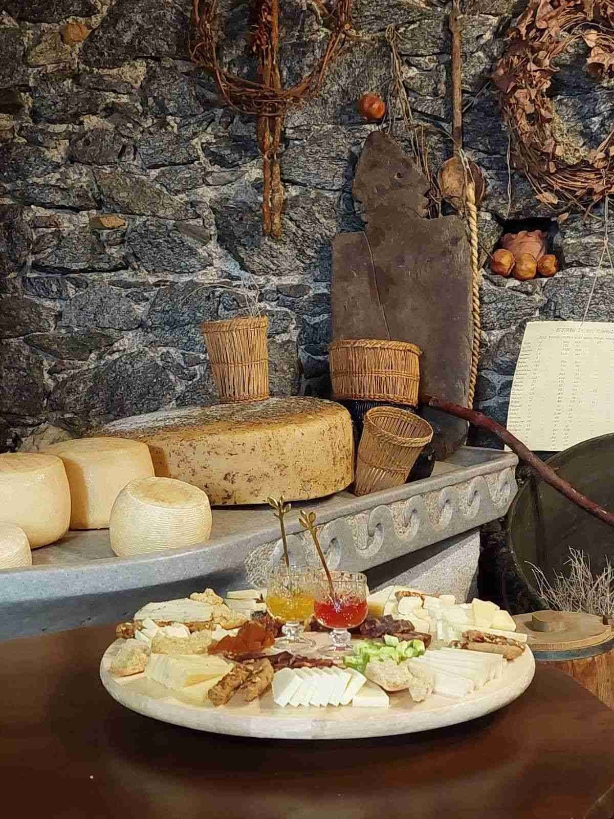 γευσιγνωσία στο τυροκομείο Νάξιου Κουφόπουλος