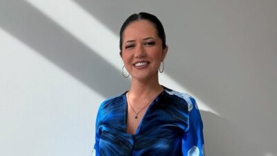 Απίστευτη αποκάλυψη από τη Στέλλα Γκαντώνα: «Μου σκίστηκε λευκό παντελόνι κατά τη διάρκεια εκπομπής και...»