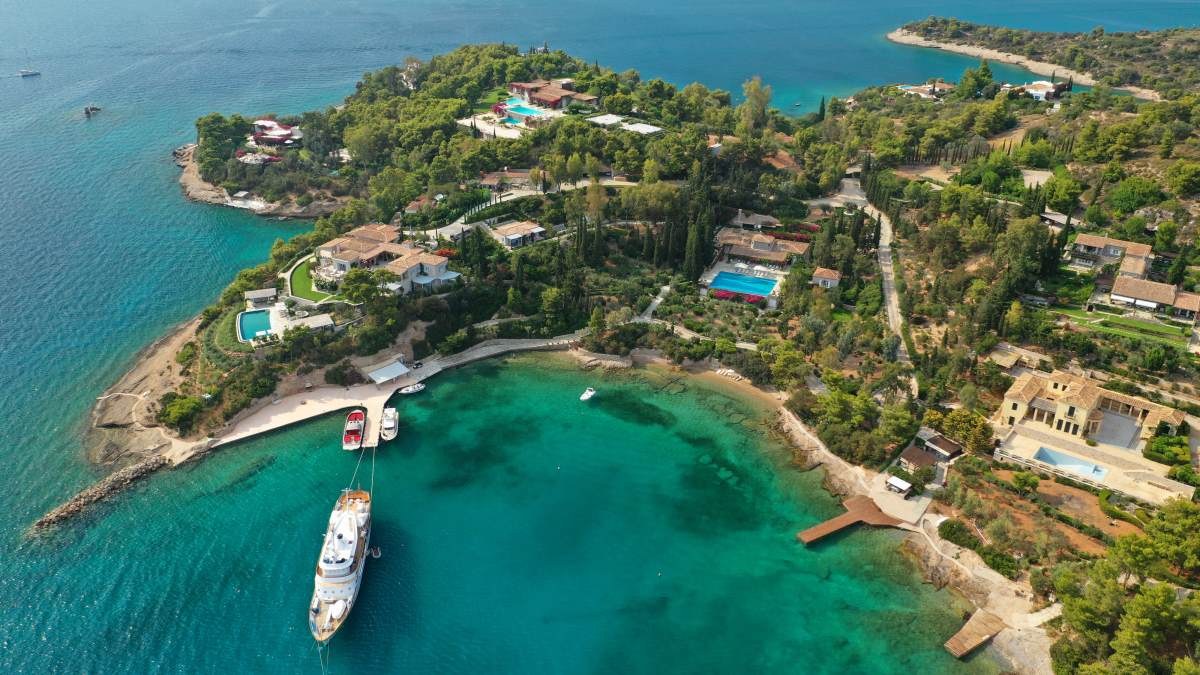 πολυτελείς βίλες στη Χηνίτσα στο Πόρτο Χέλι