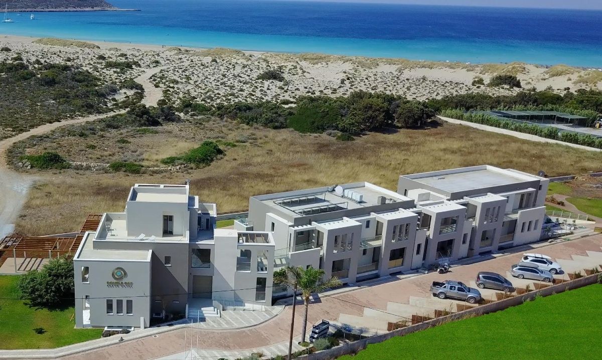 Σε απόσταση αναπνοής από την διάσημη παραλία του Σίμου, στην Ελαφόνησο