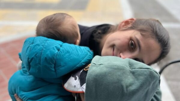 Η Φωτεινή Αθερίδου με τα παιδιά της