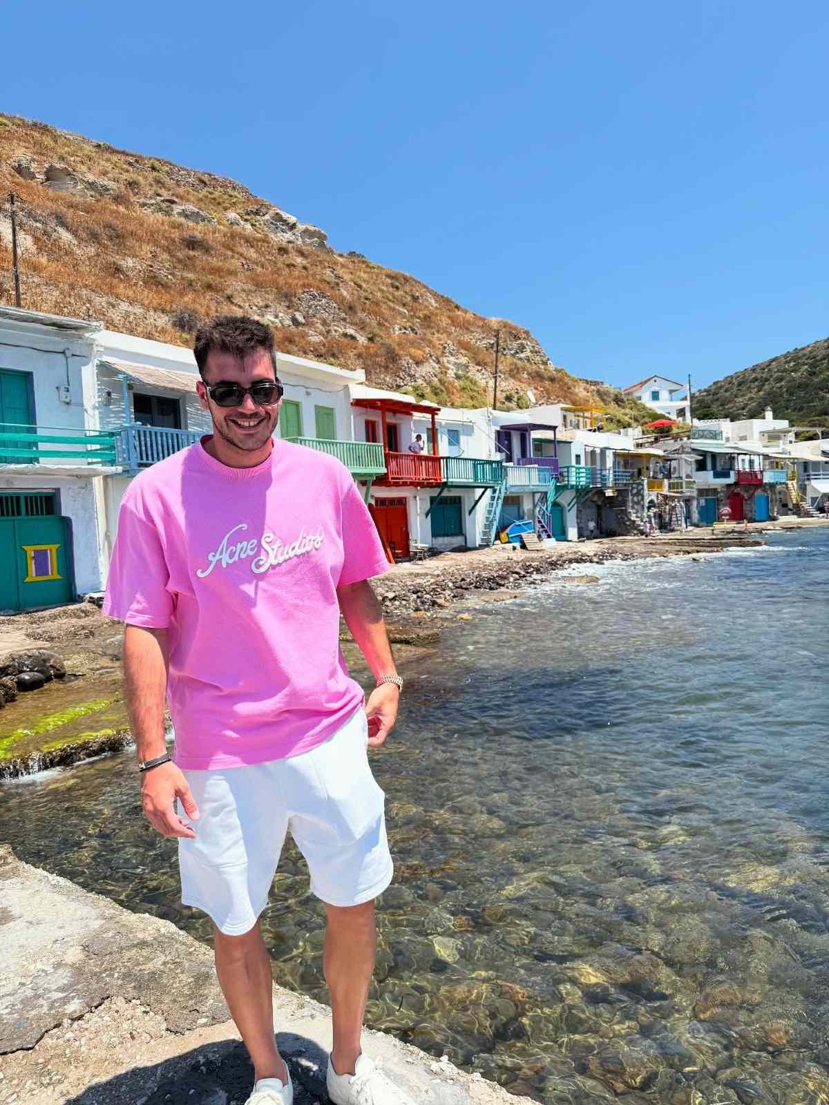 Βουλγαράκη - Ιωαννίδης: Ποζάρουν αγκαλιά στις καλοκαιρινές τους διακοπές στη Μήλο (Φωτογραφίες)