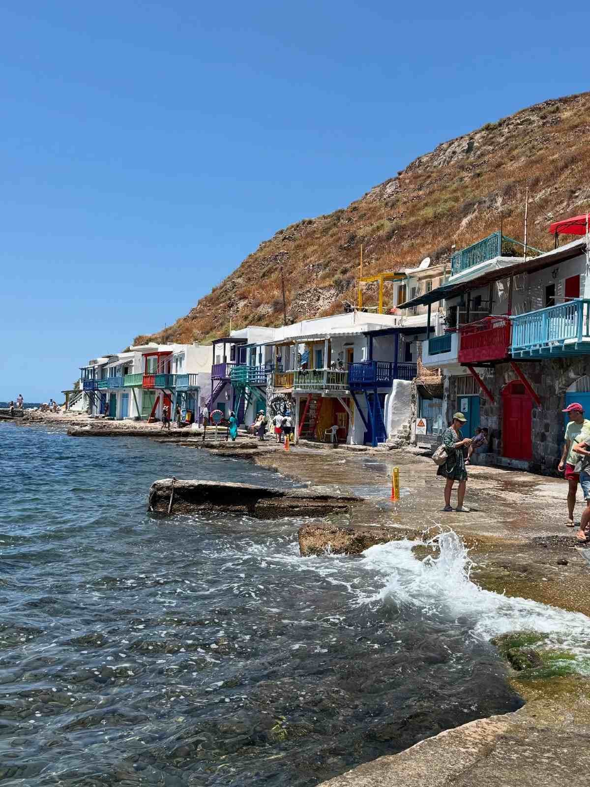 Βουλγαράκη - Ιωαννίδης: Ποζάρουν αγκαλιά στις καλοκαιρινές τους διακοπές στη Μήλο (Φωτογραφίες)