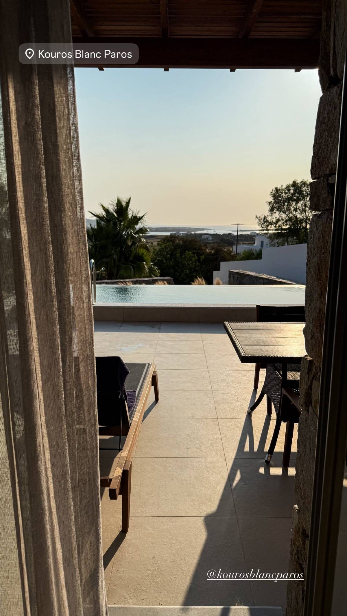 Το ξενοδοχείο που μένει η Κατερίνα Καινούργιου με τον Κουτσουμπή στην Πάρο