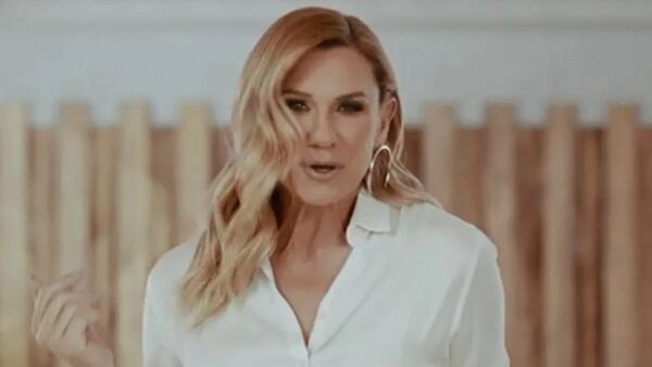 Η Καραβάτου στο trailer της εκπομπής της
