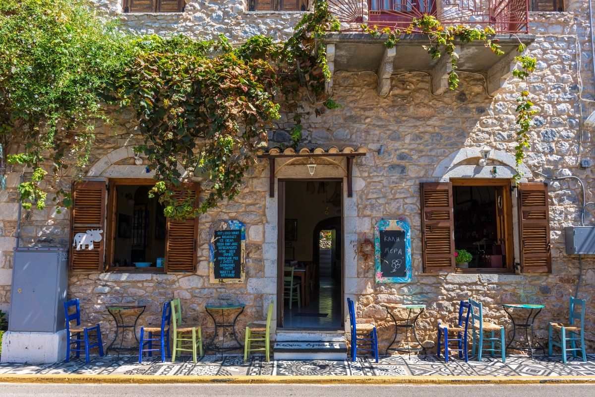 παραδοσιακό ταβερνάκι στην καρδαμύλη