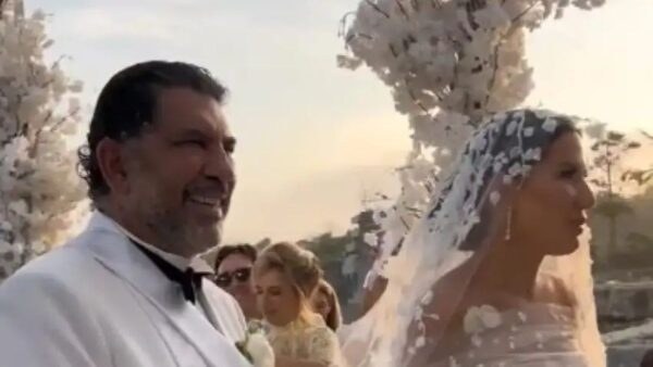 Ο Γιάννης Λύρας στον γάμο του