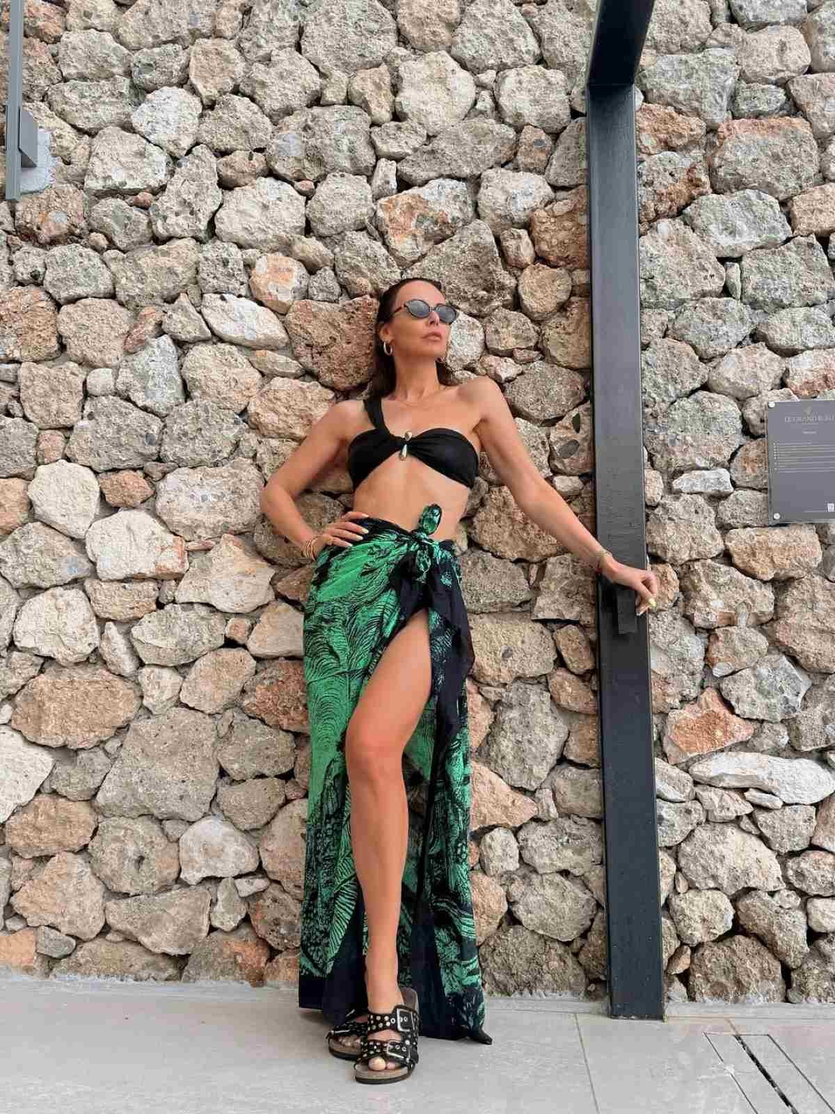Η Μπέττυ Μαγγίρα ποζάρει με μπικίνι