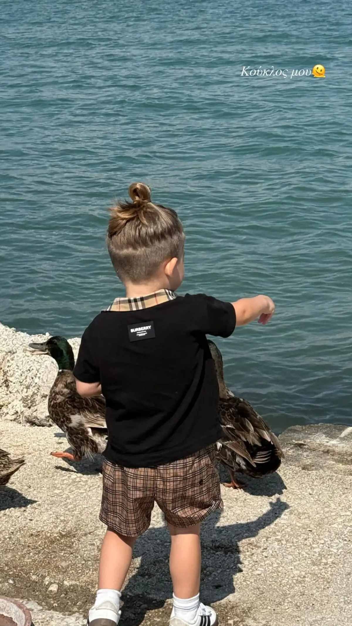 Η Ιωάννα Τούνη με το γιο της στην Κέρκυρα