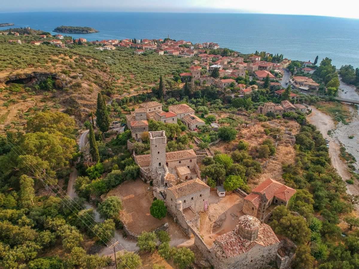 Καρδαμύλη: Καλοκαιρινά ραντεβού ανάμεσα σε πέτρα και θάλασσα