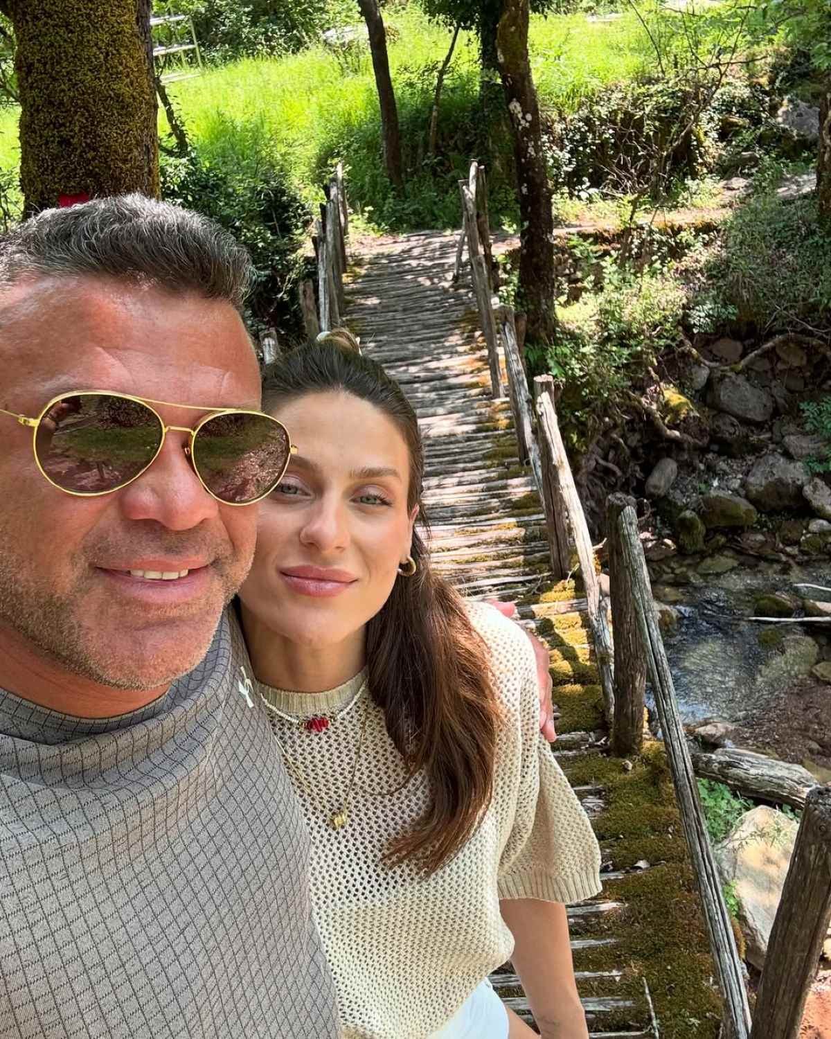 Ο Κώστας Σόμμερ και η Βαλεντίνη Παπαδάκη στη φύση