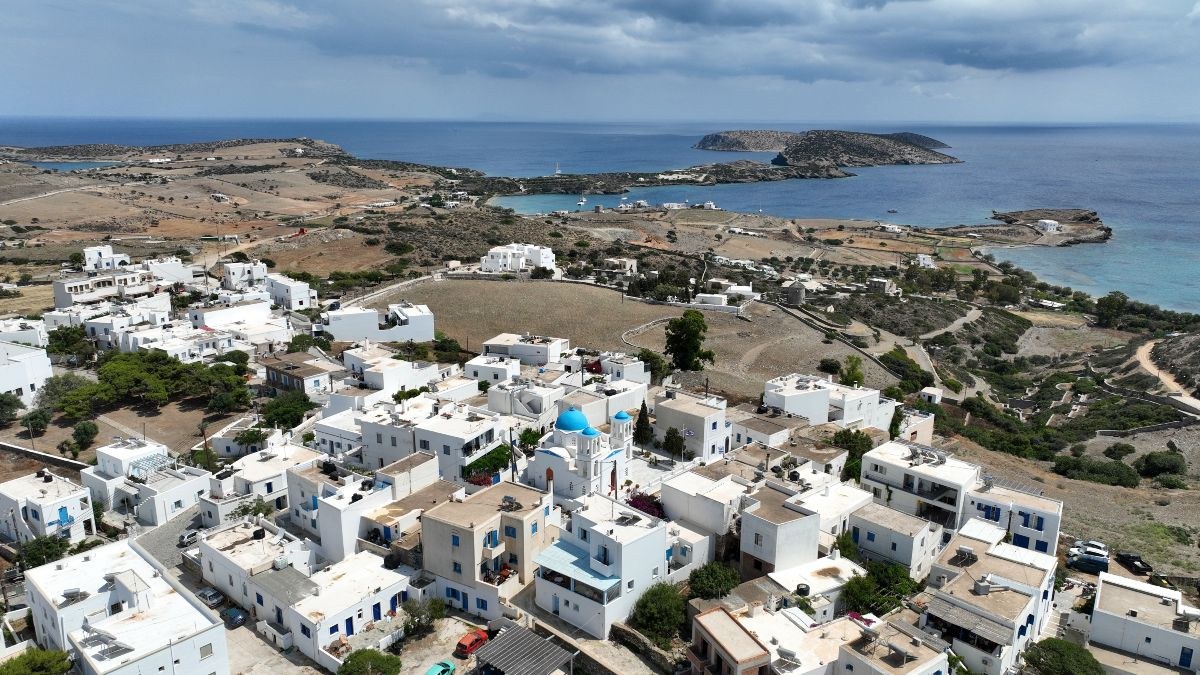 Η Χώρα του νησιού της Σχοινούσας από ψηλά
