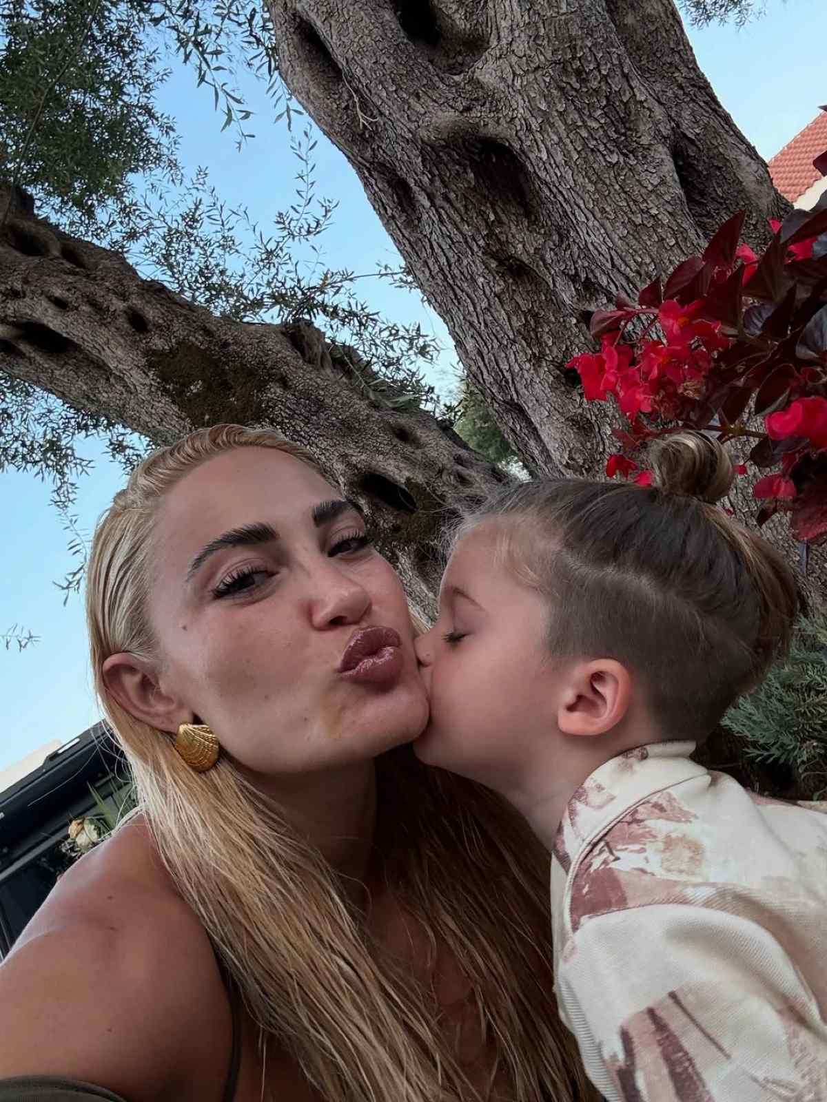 Η Ιωάννα Τούνη με τον γιο της, Πάρη